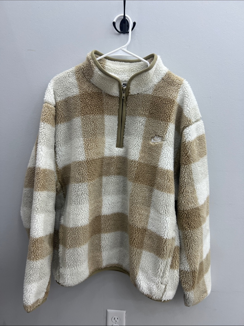 Nike Beige & Cream Sherpa Half-Zip Pullover